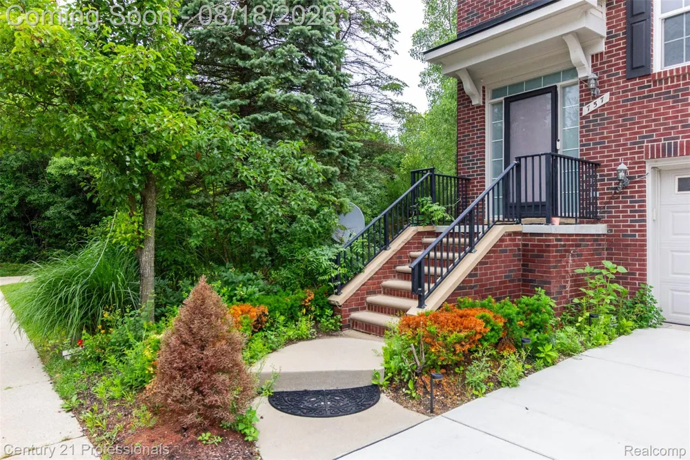 757 Sandalwood Drive Troy City, MI 48085