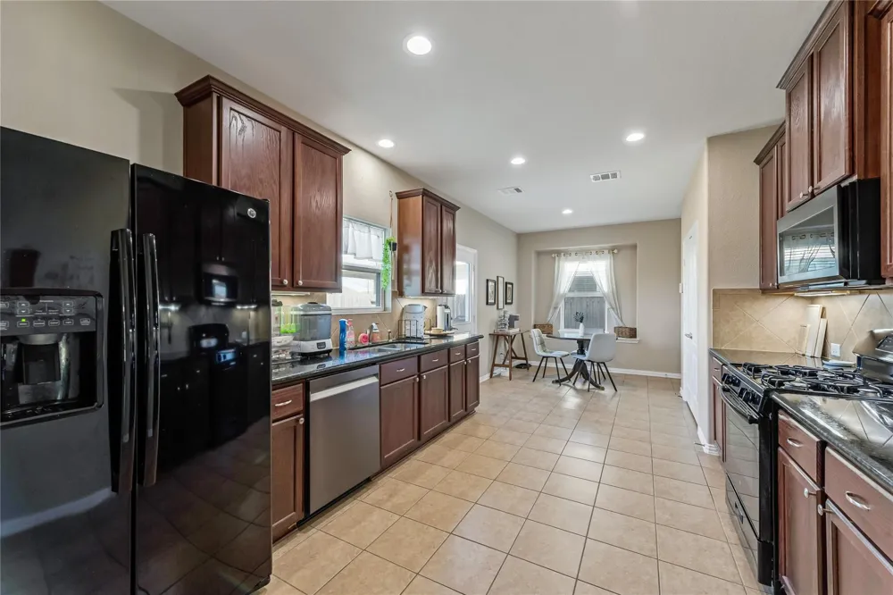 512 Forest Village Circle La Marque, TX 77568