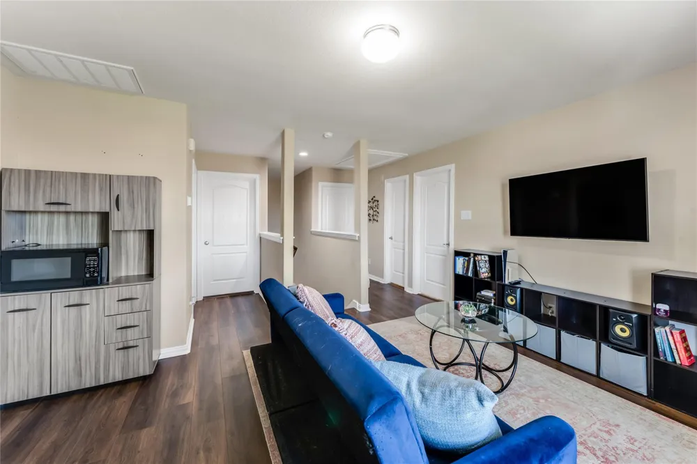 512 Forest Village Circle La Marque, TX 77568