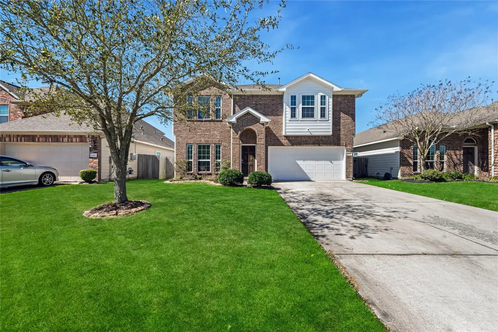512 Forest Village Circle La Marque, TX 77568