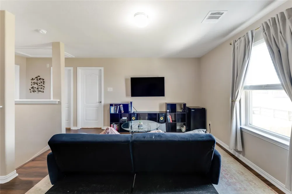 512 Forest Village Circle La Marque, TX 77568