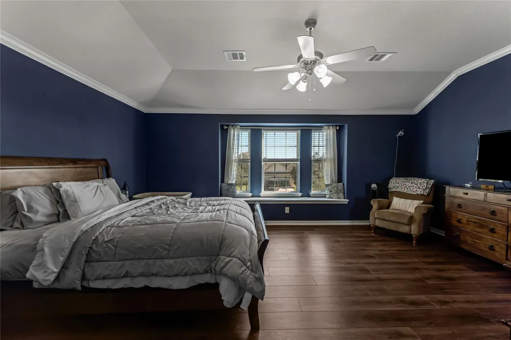 512 Forest Village Circle La Marque, TX 77568