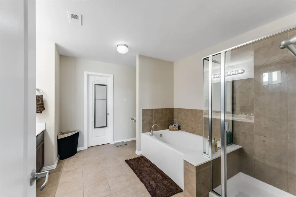 512 Forest Village Circle La Marque, TX 77568