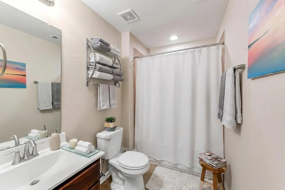512 Forest Village Circle La Marque, TX 77568