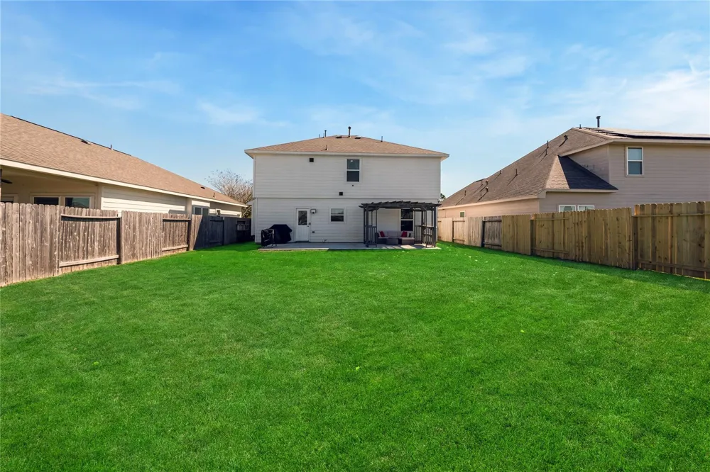512 Forest Village Circle La Marque, TX 77568
