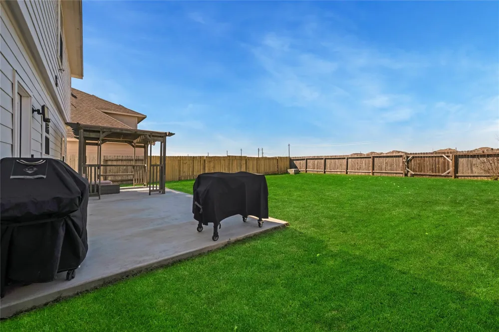 512 Forest Village Circle La Marque, TX 77568
