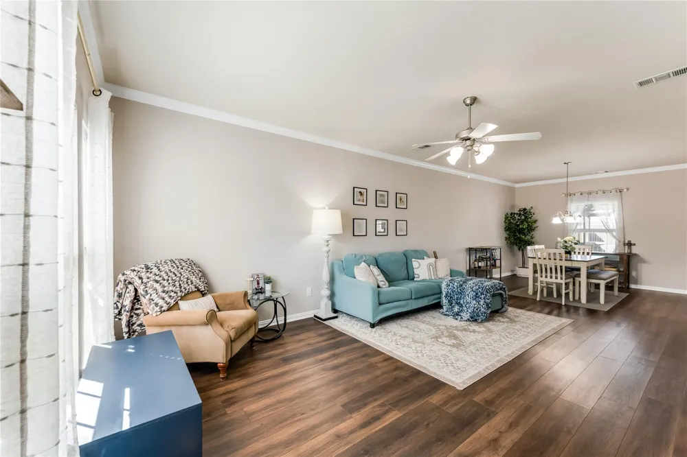 512 Forest Village Circle La Marque, TX 77568