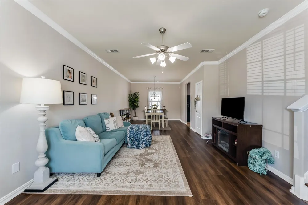 512 Forest Village Circle La Marque, TX 77568