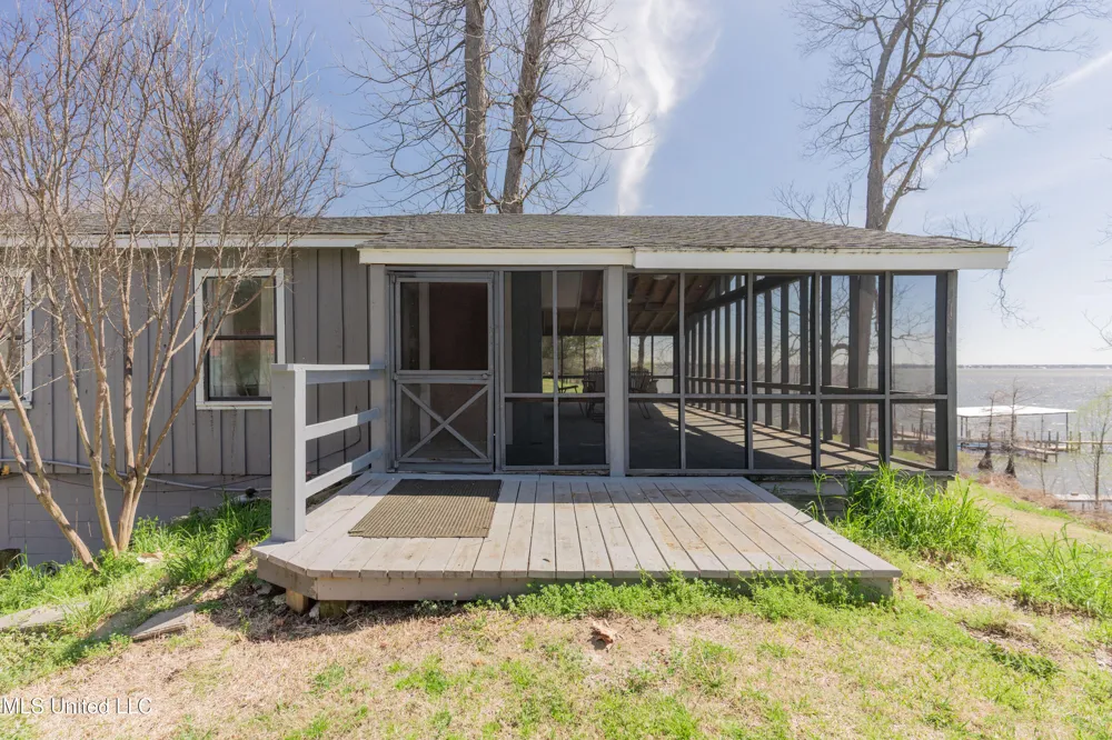 95 Nesting Site Vicksburg, MS 39183