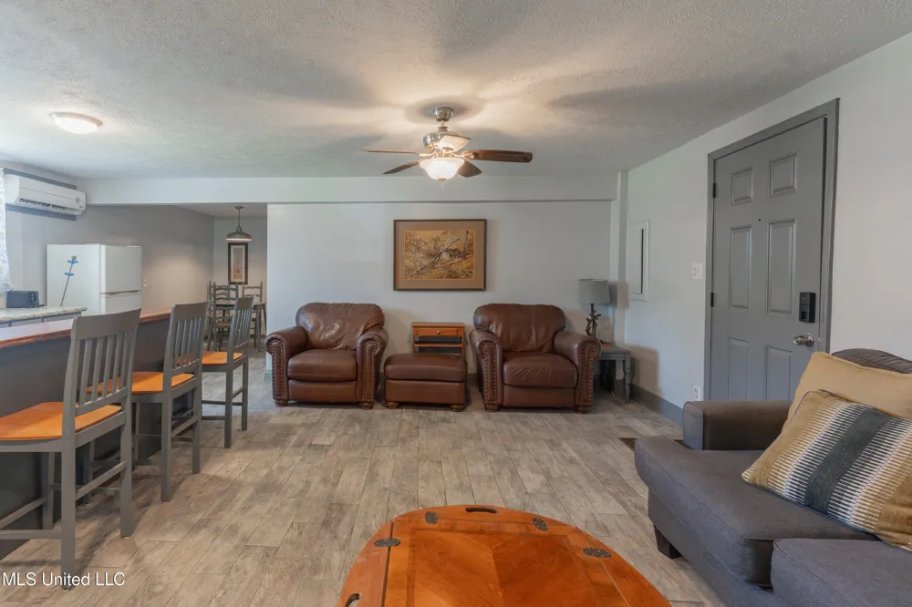 95 Nesting Site Vicksburg, MS 39183