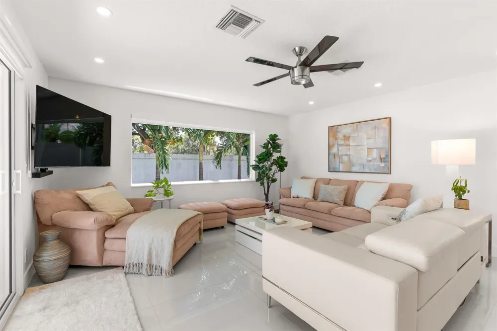 23246 L'Ermitage Circle Boca Raton, FL 33433