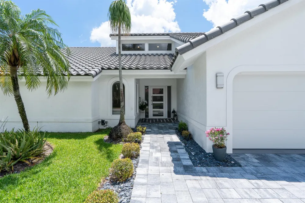 23246 L'Ermitage Circle Boca Raton, FL 33433