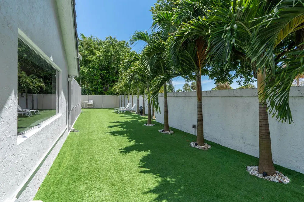23246 L'Ermitage Circle Boca Raton, FL 33433