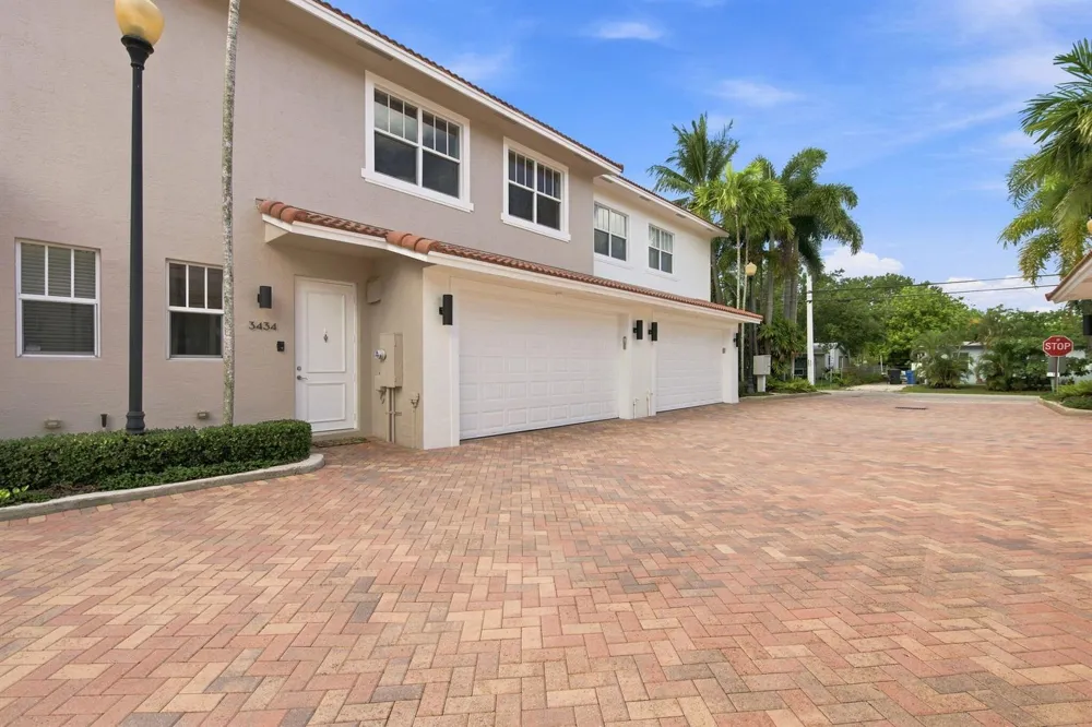 3434 NE 13TH AVENUE Oakland Park, FL 33334