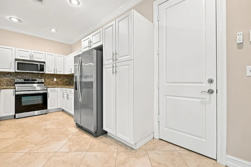 3434 NE 13TH AVENUE Oakland Park, FL 33334