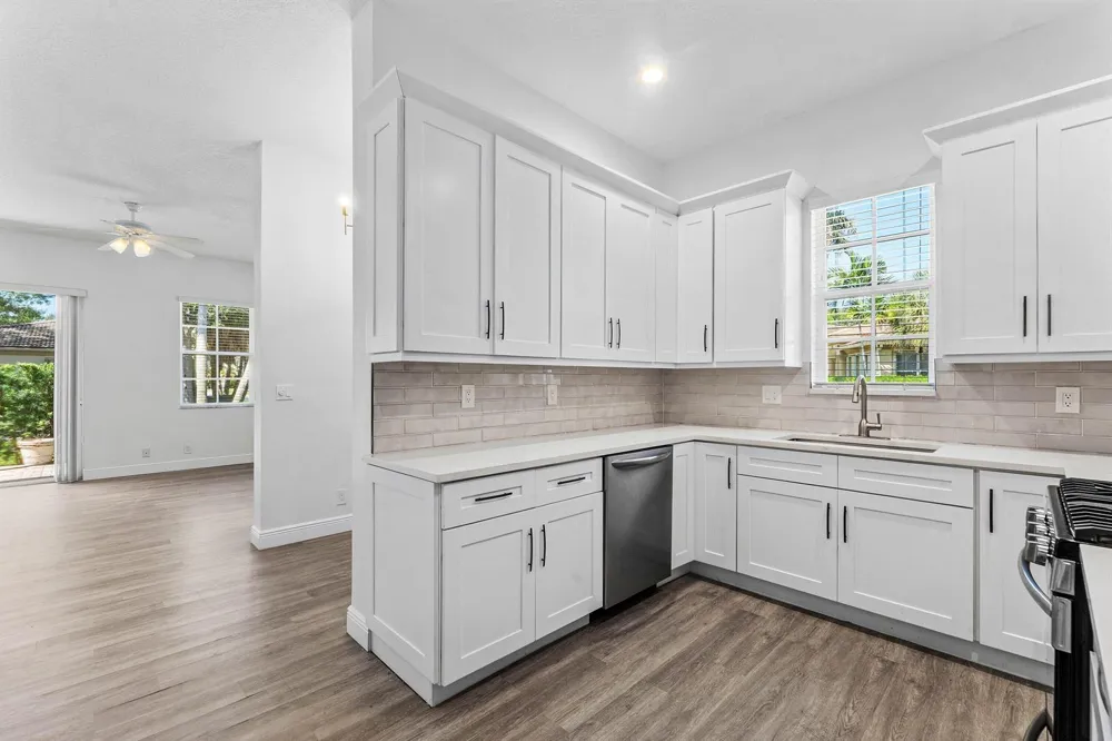 542 TOMAHAWK COURT Palm Beach Gardens, FL 33410