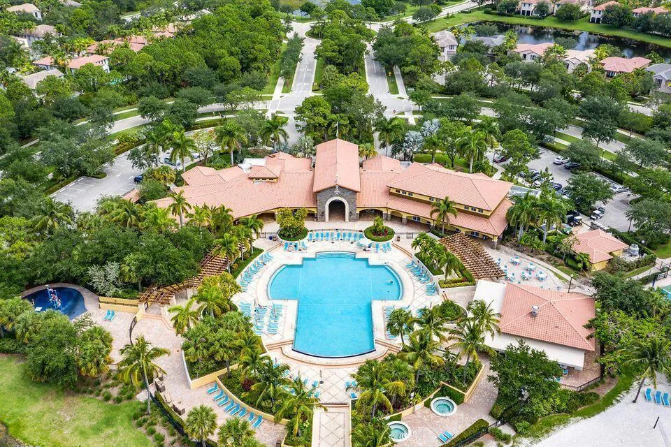 542 TOMAHAWK COURT Palm Beach Gardens, FL 33410