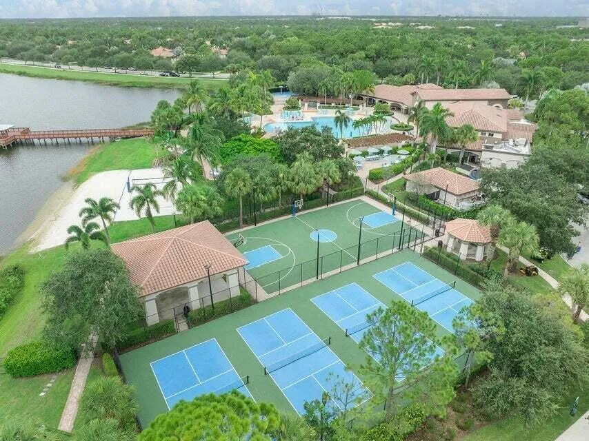 542 TOMAHAWK COURT Palm Beach Gardens, FL 33410