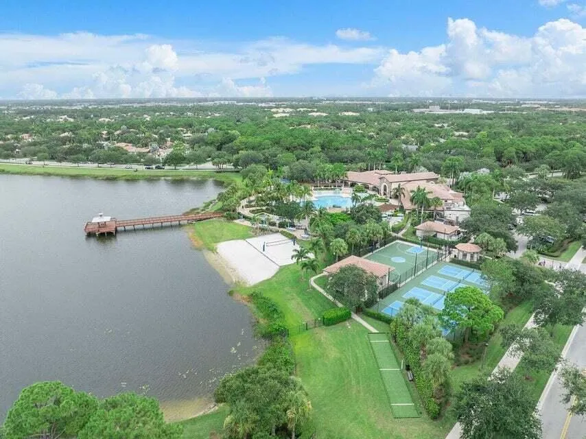 542 TOMAHAWK COURT Palm Beach Gardens, FL 33410