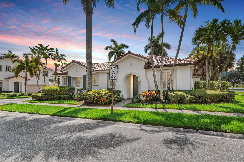 542 TOMAHAWK COURT Palm Beach Gardens, FL 33410