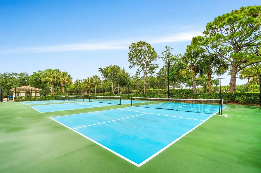 542 TOMAHAWK COURT Palm Beach Gardens, FL 33410