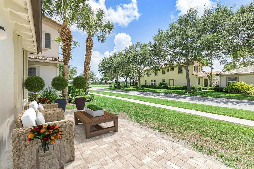 542 TOMAHAWK COURT Palm Beach Gardens, FL 33410