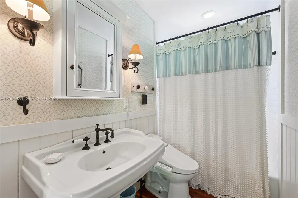 180 Ocean Blvd Golden Beach, FL 33160