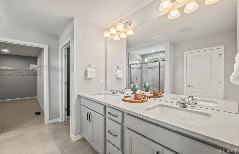 635 Gretchen Lane Saline City, MI 48176