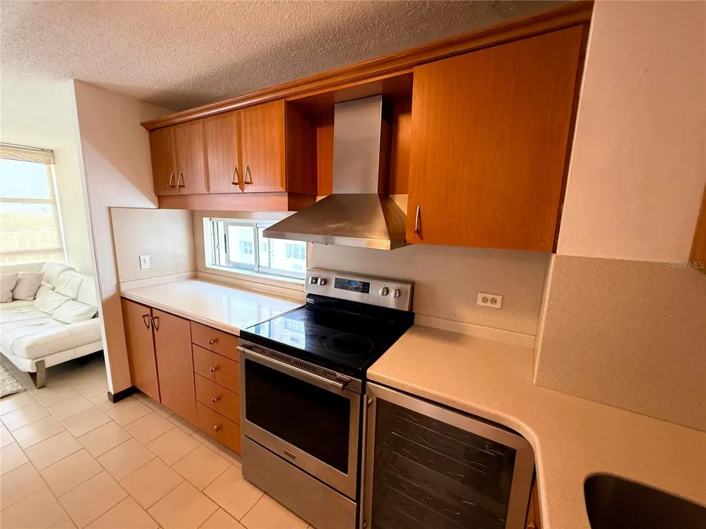6400 ISLA VERDE AVENUE #6 J Carolina, PR 00979