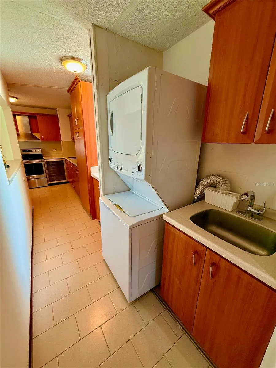 6400 ISLA VERDE AVENUE #6 J Carolina, PR 00979