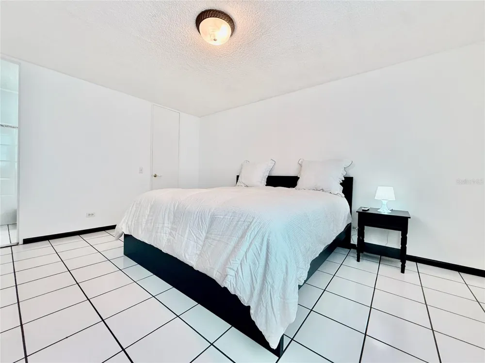 6400 ISLA VERDE AVENUE #6 J Carolina, PR 00979