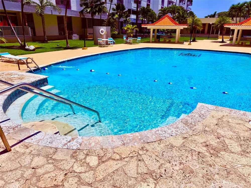 6400 ISLA VERDE AVENUE #6 J Carolina, PR 00979