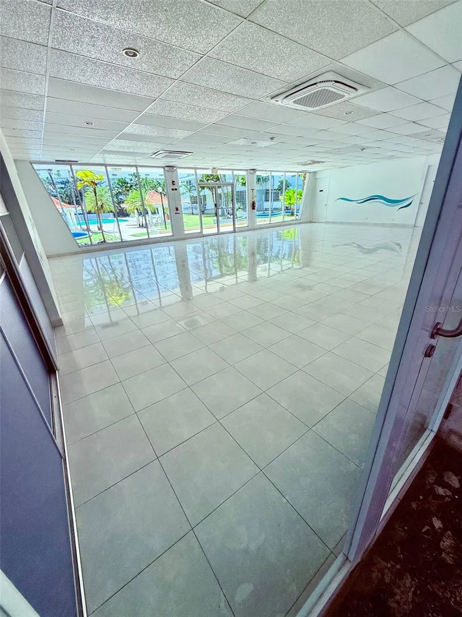 6400 ISLA VERDE AVENUE #6 J Carolina, PR 00979