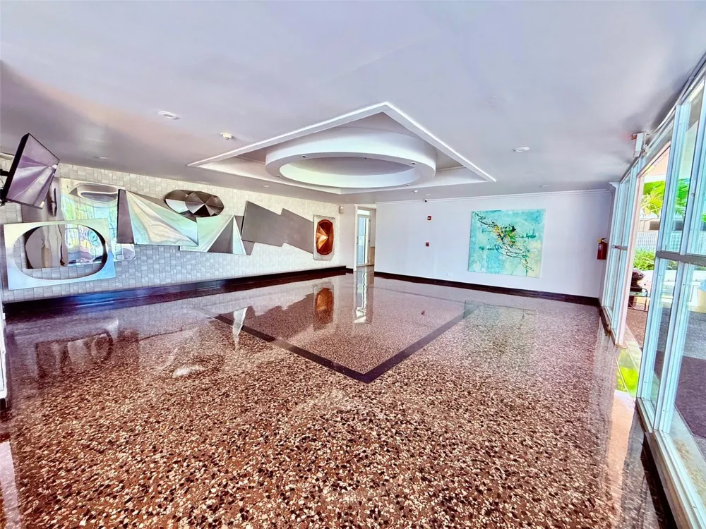 6400 ISLA VERDE AVENUE #6 J Carolina, PR 00979