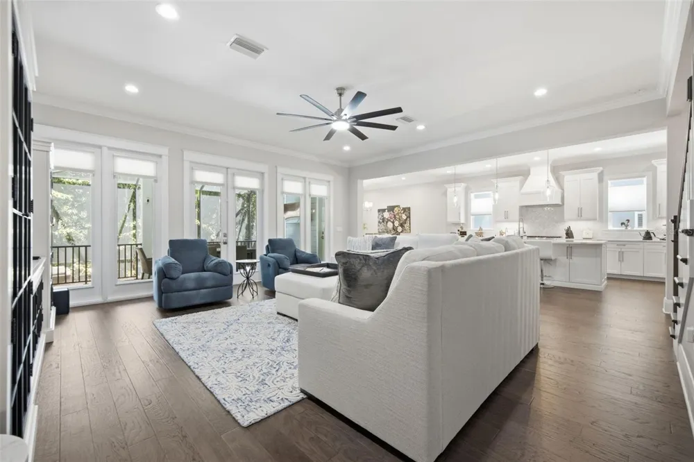 210 S SHORE CREST DRIVE Tampa, FL 33609