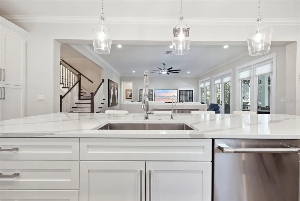 210 S SHORE CREST DRIVE Tampa, FL 33609