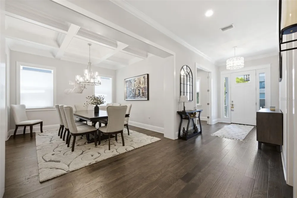 210 S SHORE CREST DRIVE Tampa, FL 33609