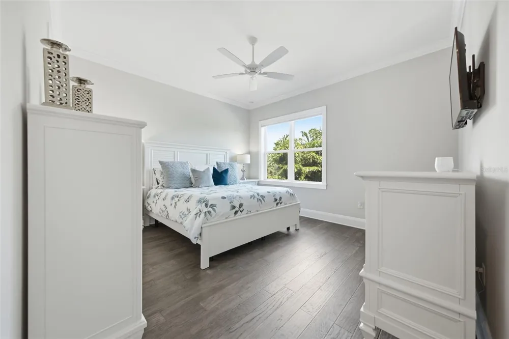 210 S SHORE CREST DRIVE Tampa, FL 33609