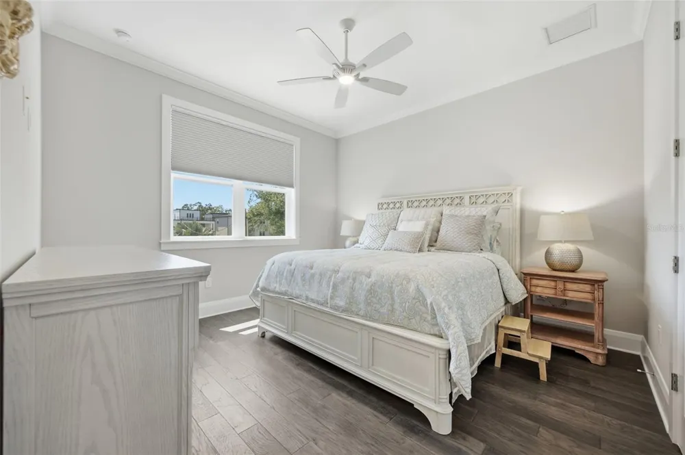 210 S SHORE CREST DRIVE Tampa, FL 33609