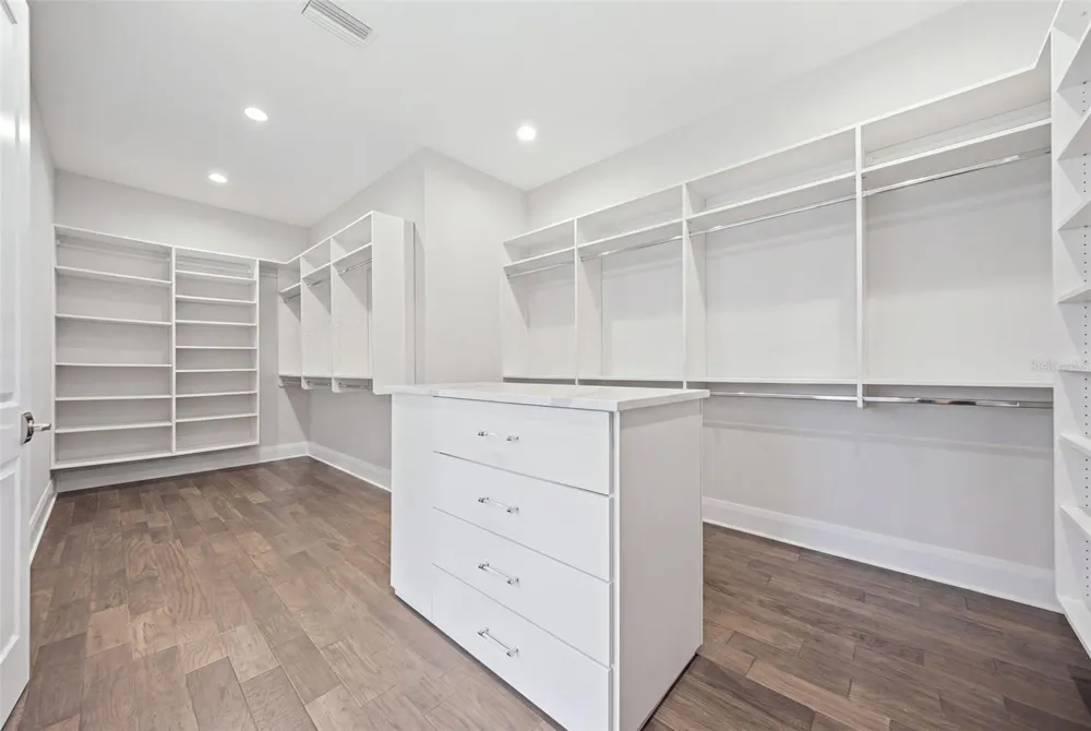 210 S SHORE CREST DRIVE Tampa, FL 33609