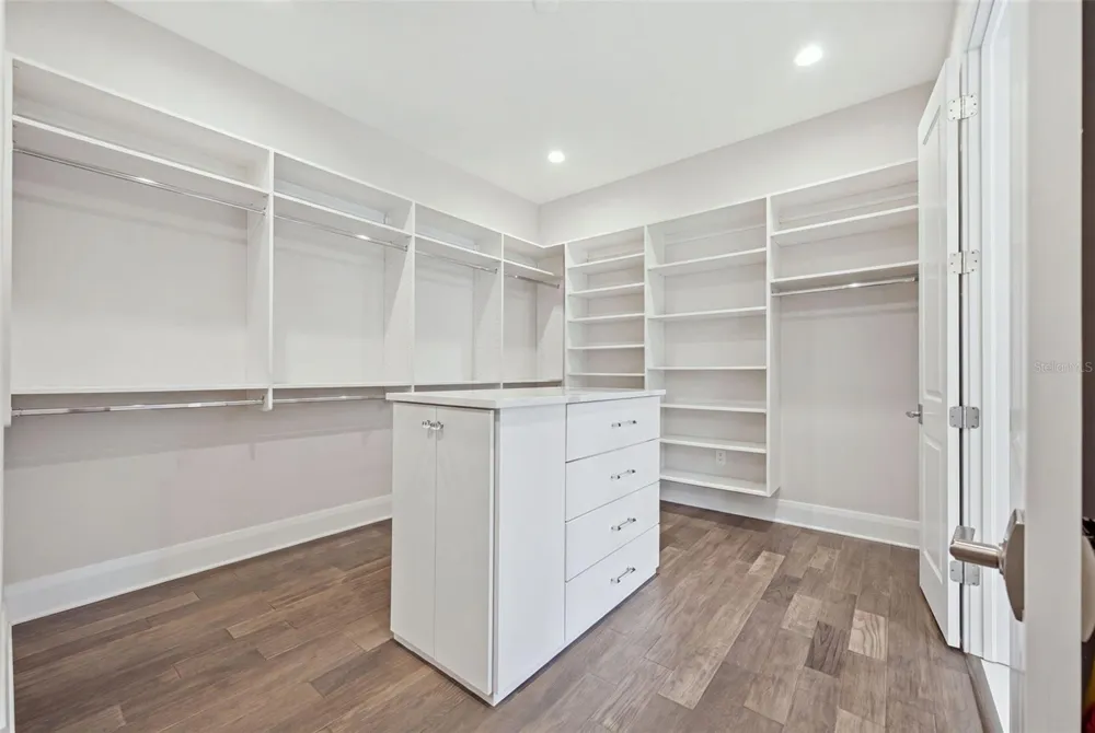 210 S SHORE CREST DRIVE Tampa, FL 33609