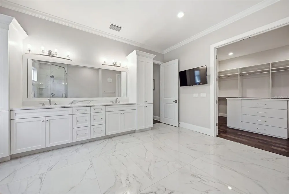 210 S SHORE CREST DRIVE Tampa, FL 33609