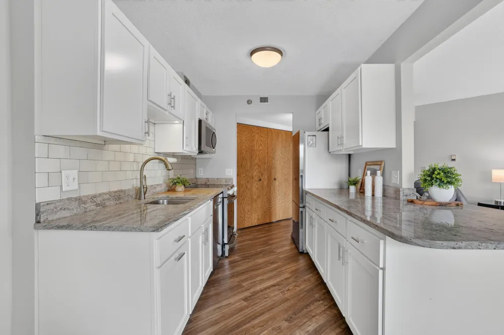 6615 Lake Shore Drive S #707 Richfield, MN 55423