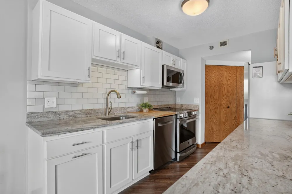 6615 Lake Shore Drive S #707 Richfield, MN 55423