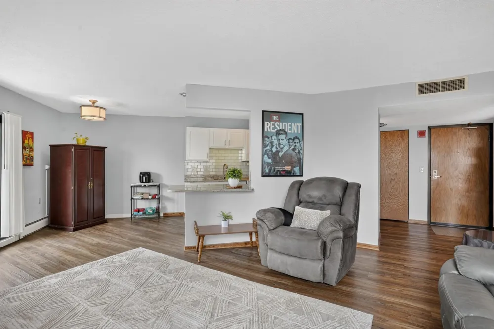 6615 Lake Shore Drive S #707 Richfield, MN 55423
