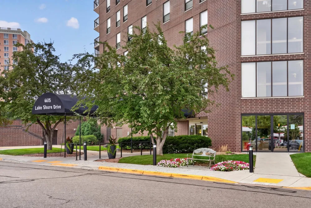 6615 Lake Shore Drive S #707 Richfield, MN 55423
