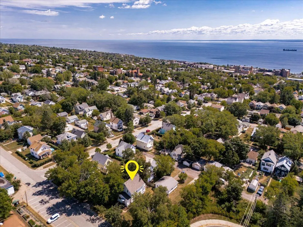 824 E 11th Street Duluth, MN 55805