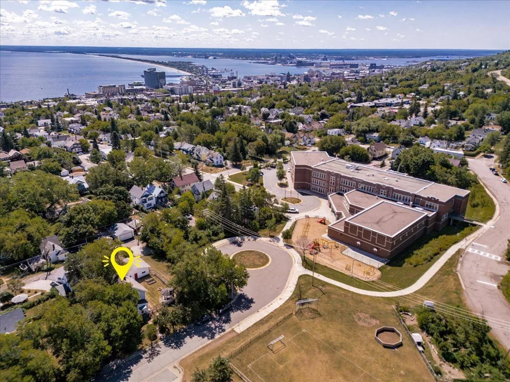 824 E 11th Street Duluth, MN 55805