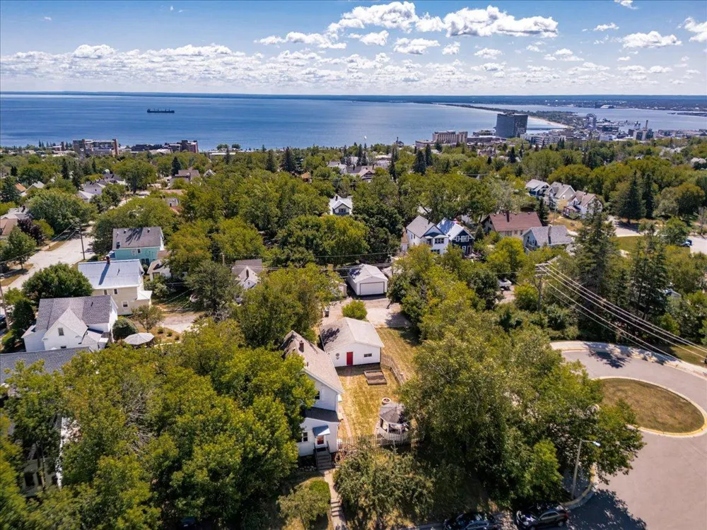 824 E 11th Street Duluth, MN 55805