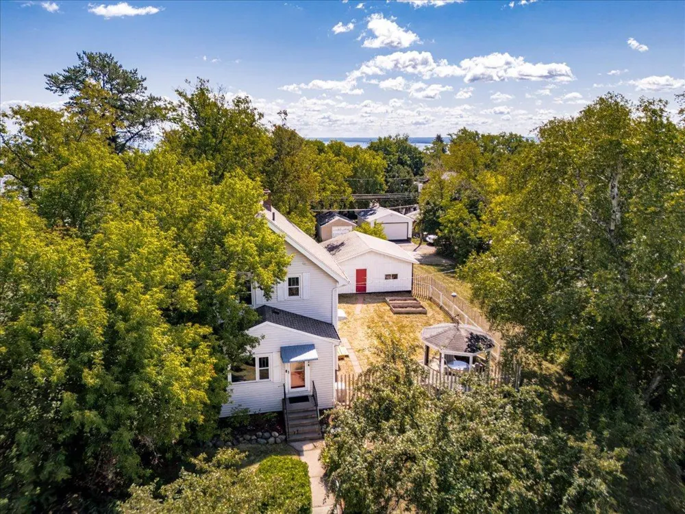 824 E 11th Street Duluth, MN 55805